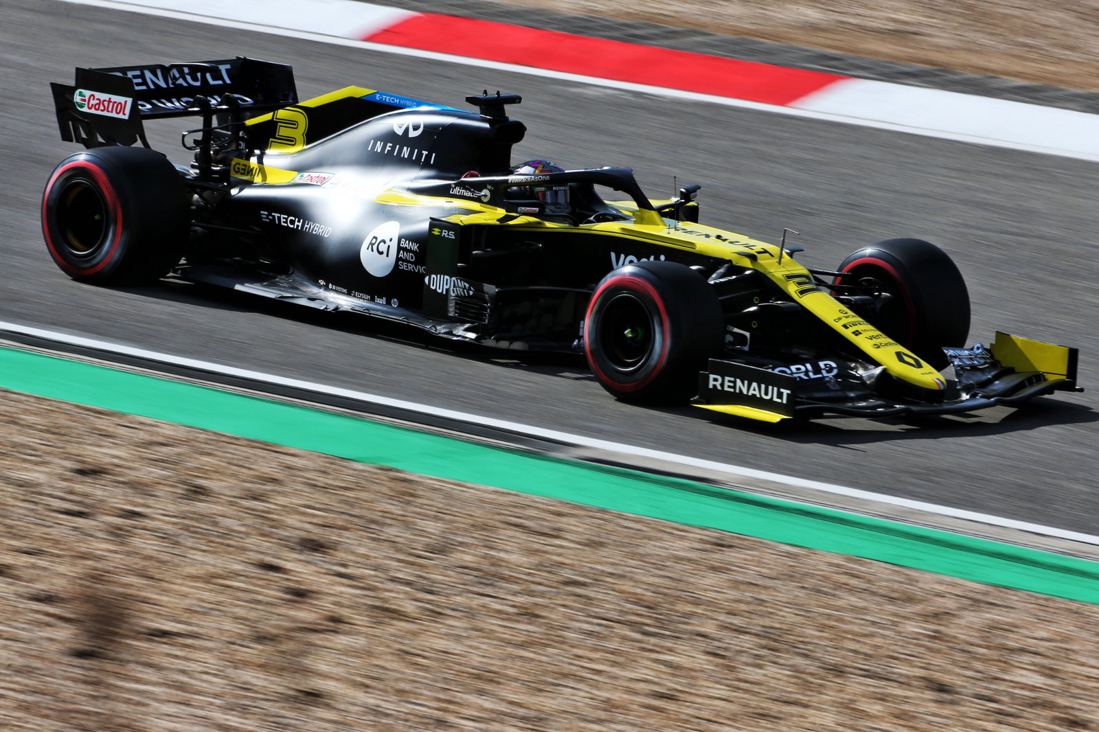 Daniel Ricciardo (AUS) Renault F1 Team RS20.